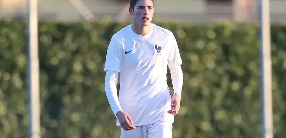 Jugador entrenando con la selección de Francia