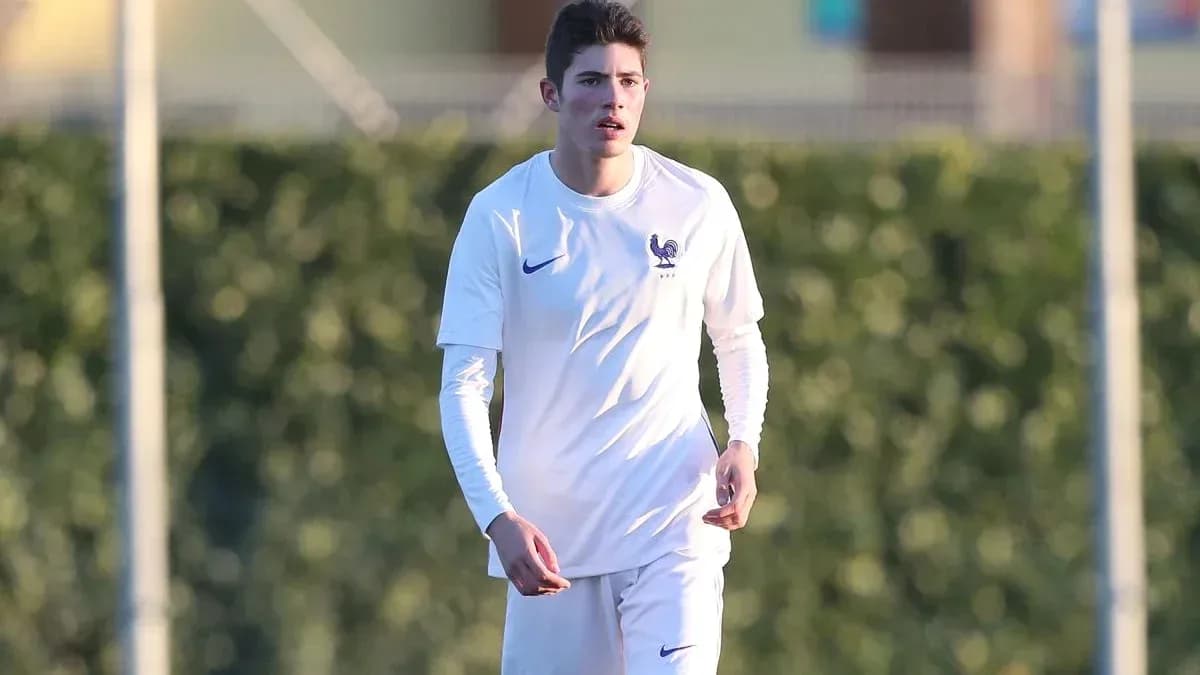 Jugador entrenando con la selección de Francia