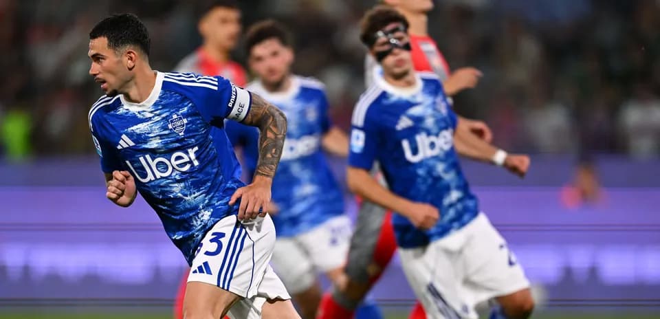 Jugador de Como en partido de Serie A