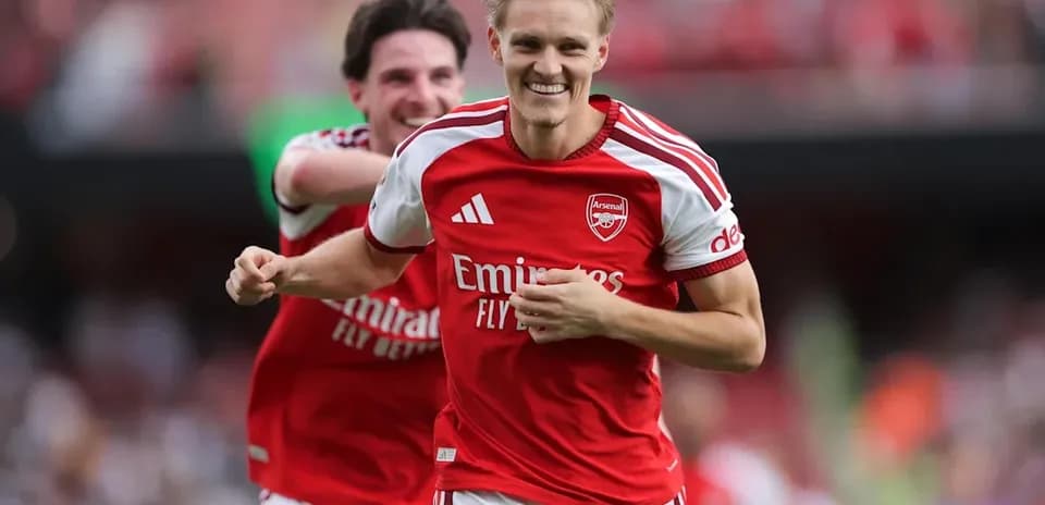 Jugador de Arsenal celebrando un gol durante el partido