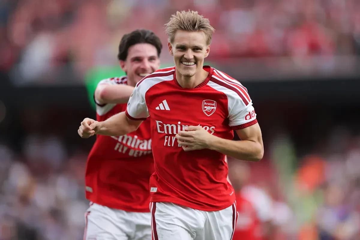 Jugador de Arsenal celebrando un gol durante el partido