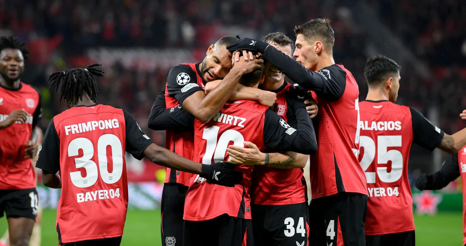 Jugadores de Bayer Leverkusen celebrando un gol