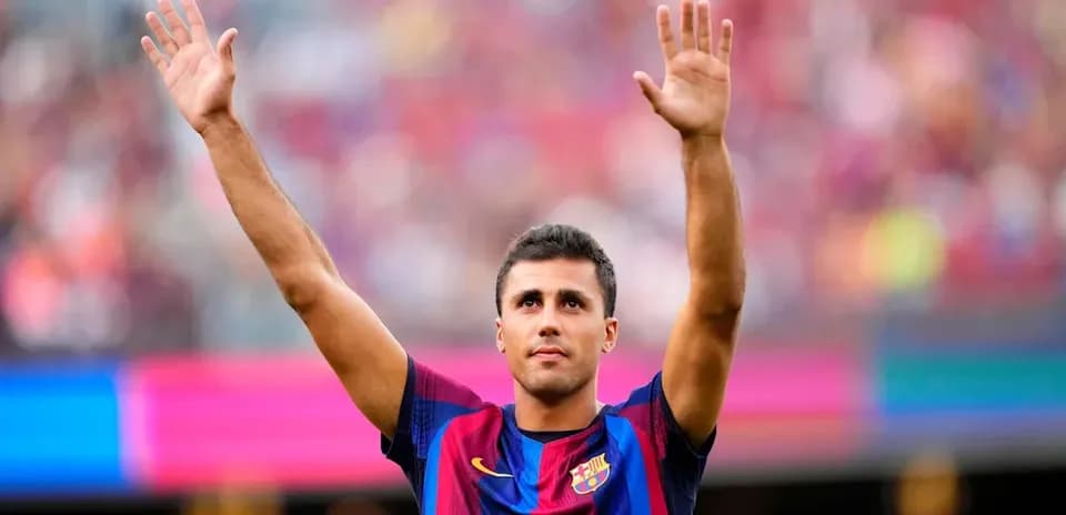 Jugador de Barcelona saludando al público en el estadio