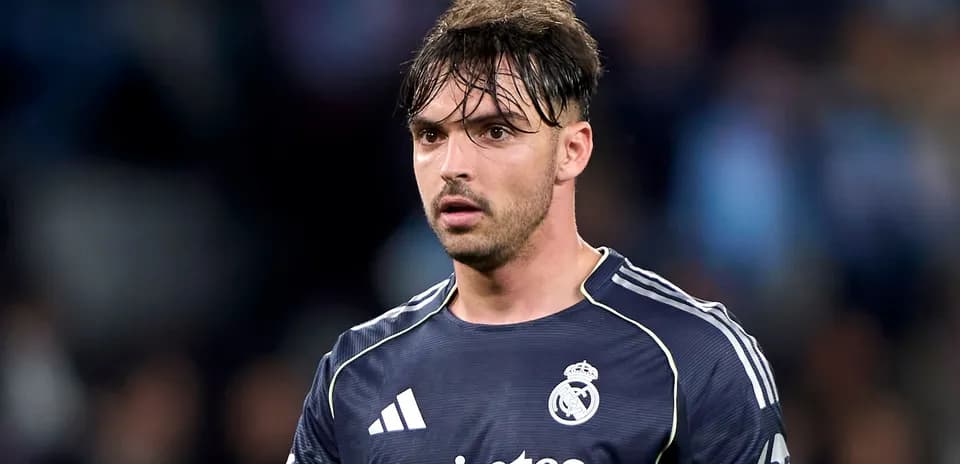 Portero de Real Madrid en el campo durante partido