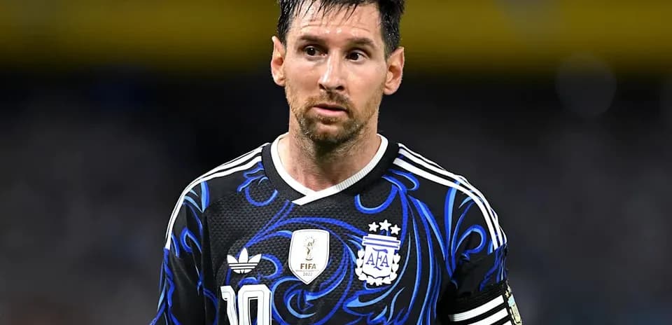 Lionel Messi en uniforme de Argentina durante un partido