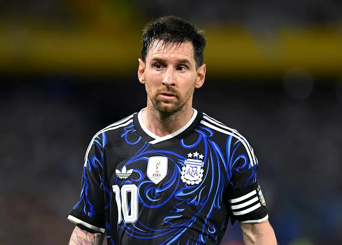 Lionel Messi en uniforme de Argentina durante un partido