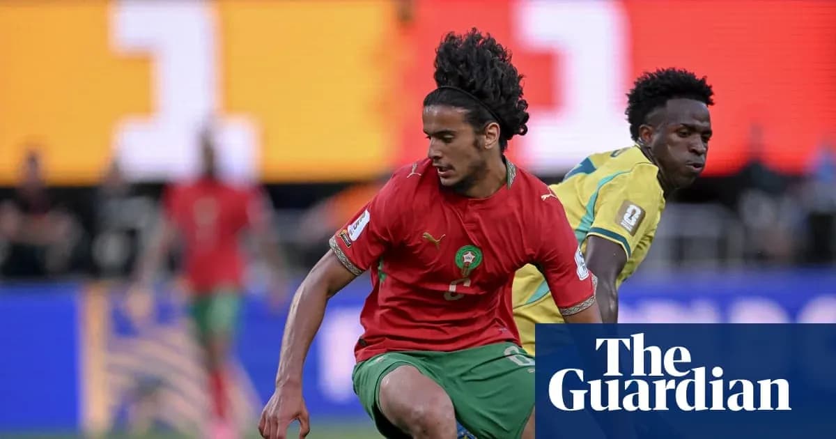 Jugador de Marruecos driblando a un oponente