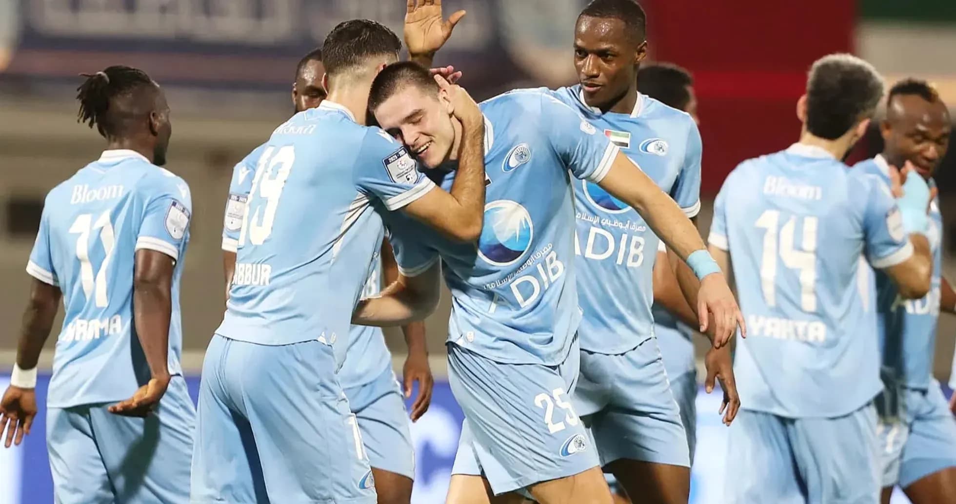 Jugadores celebrando un gol del equipo