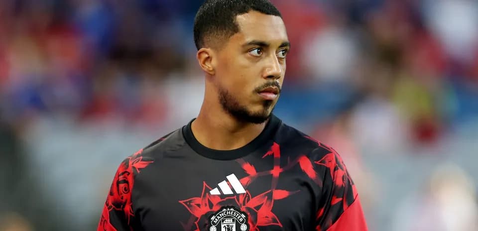 Jugador de Manchester United en sesión de calentamiento