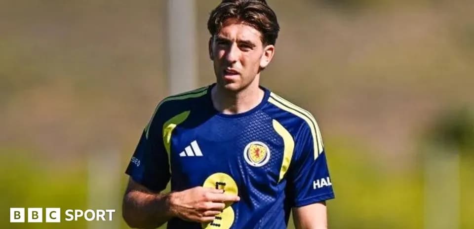 Jugador entrenando con la camiseta de Escocia