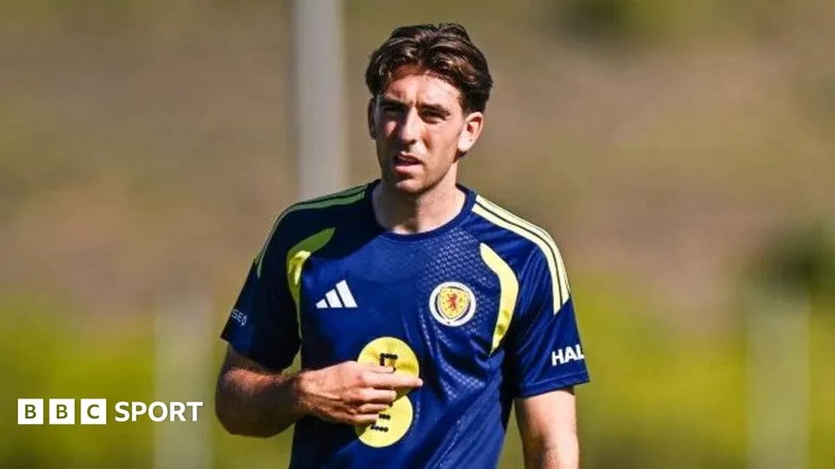 Jugador entrenando con la camiseta de Escocia