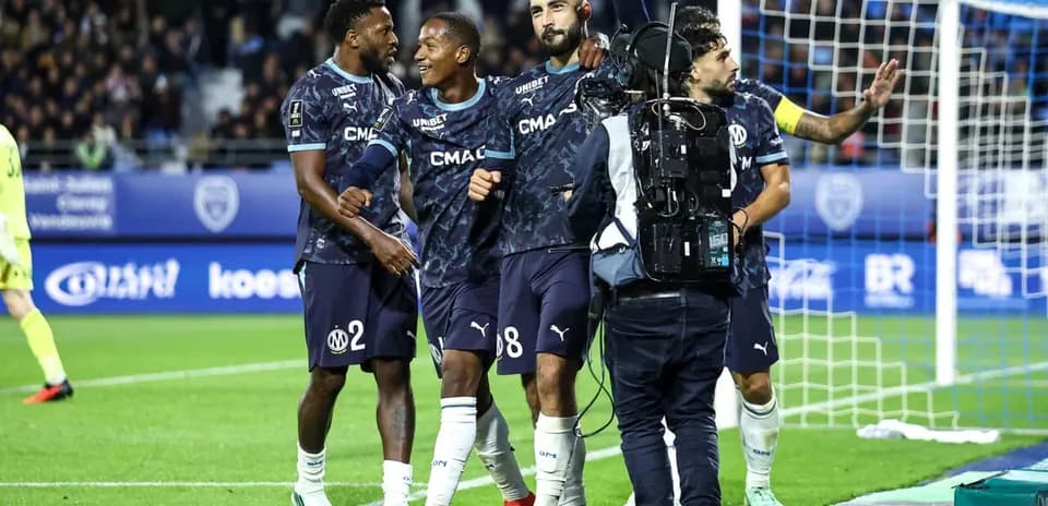 Jugadores de Olympique de Marseille celebrando un gol