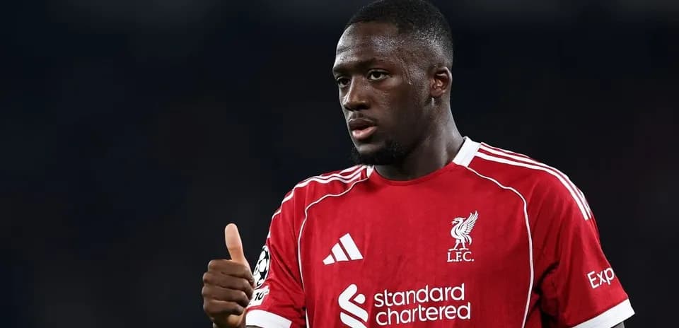 Jugador de Liverpool con pulgar hacia arriba