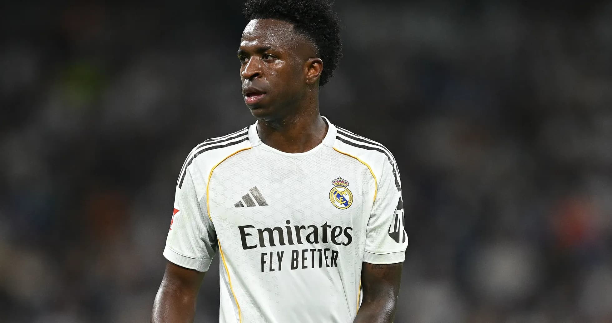 Jugador de Real Madrid en uniforme durante el partido