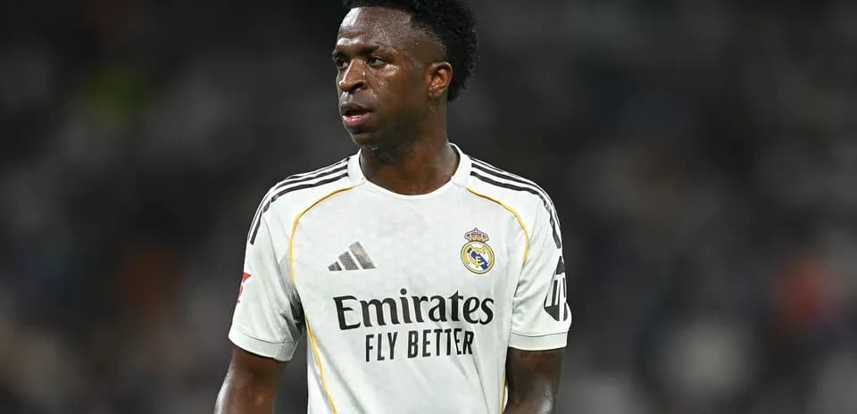 Jugador de Real Madrid en uniforme durante el partido