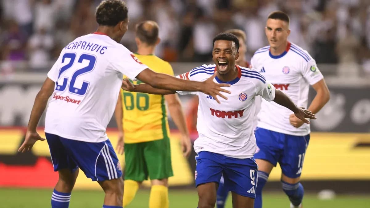 Jugadores de HNK Hajduk Split celebrando un gol
