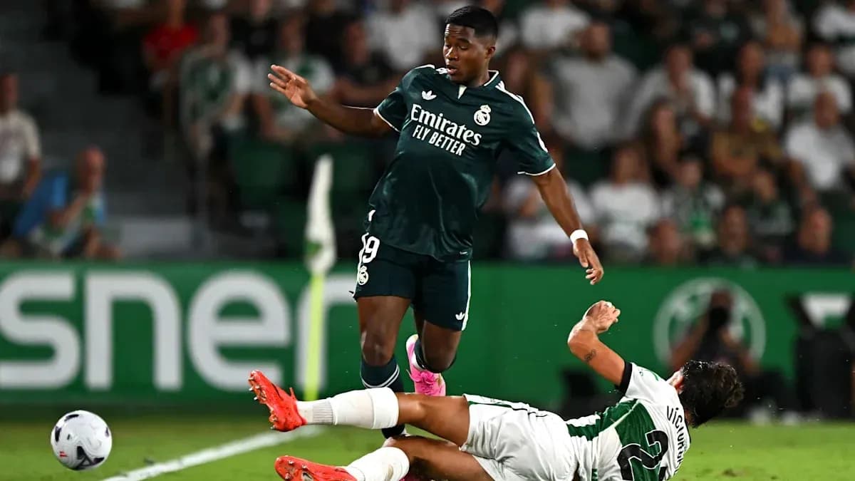 Jugador de Real Madrid cae tras un tackle
