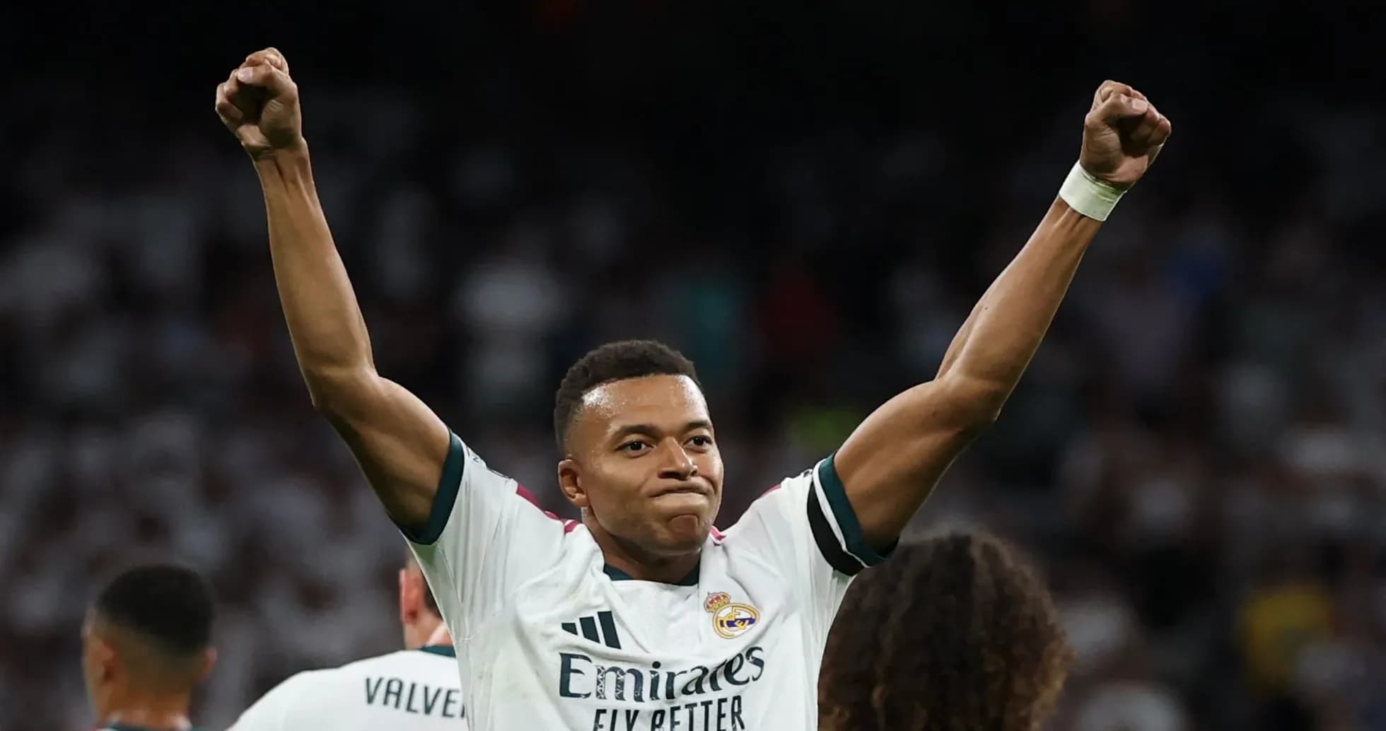 Jugador levantando los brazos en celebración