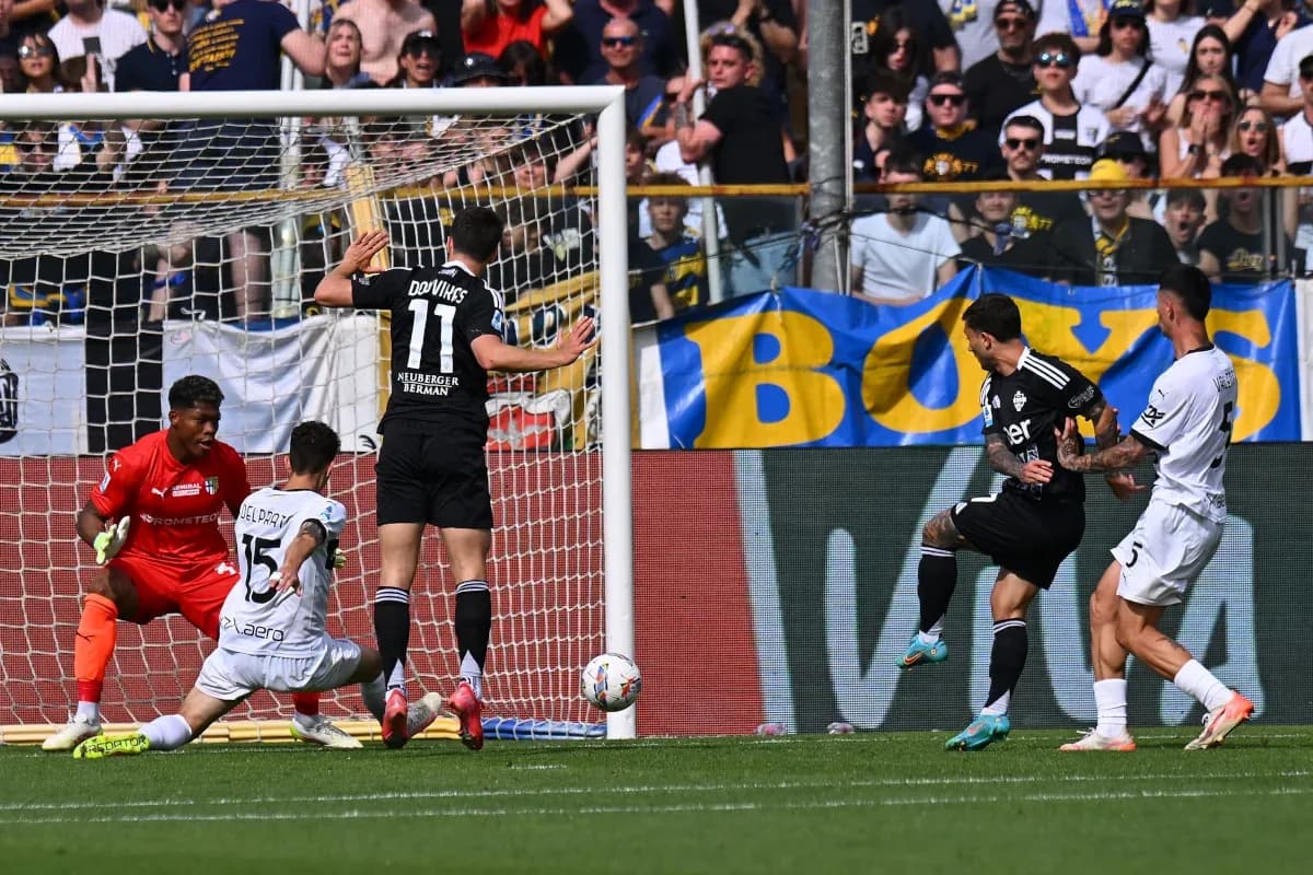 Gol de Como en el partido contra Parma