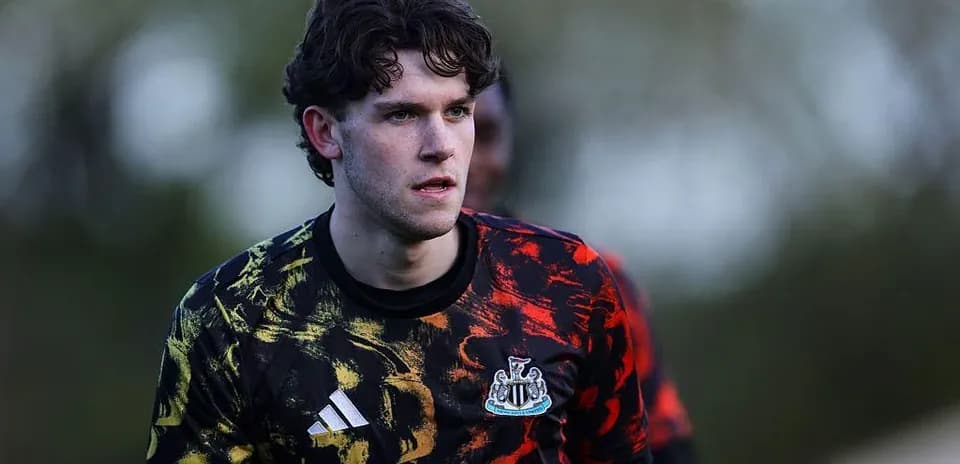 Jugador de Newcastle entrenando en sesión de práctica