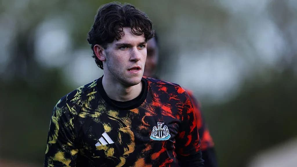 Jugador de Newcastle entrenando en sesión de práctica