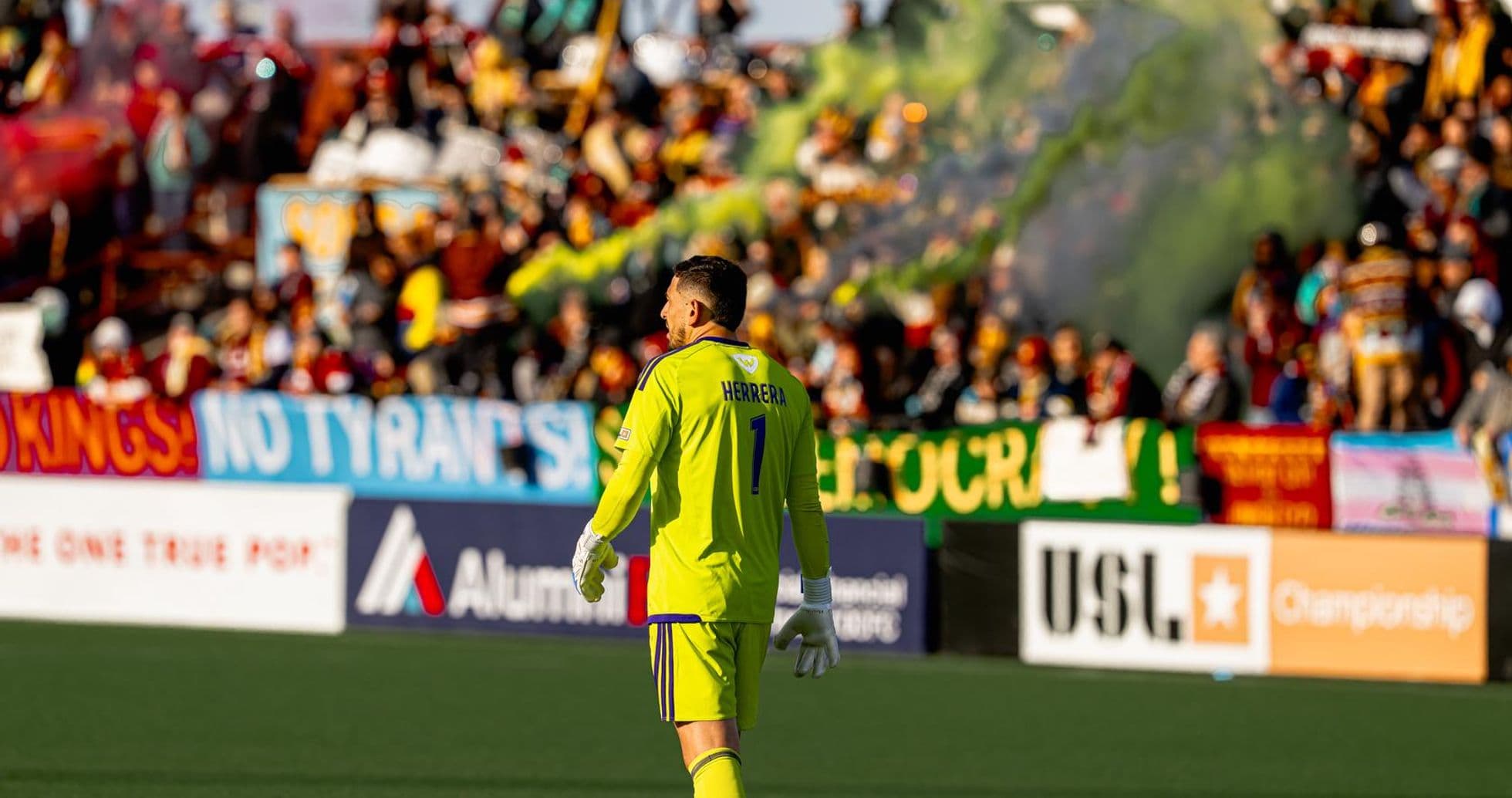 Portero Herrera durante el partido en casa