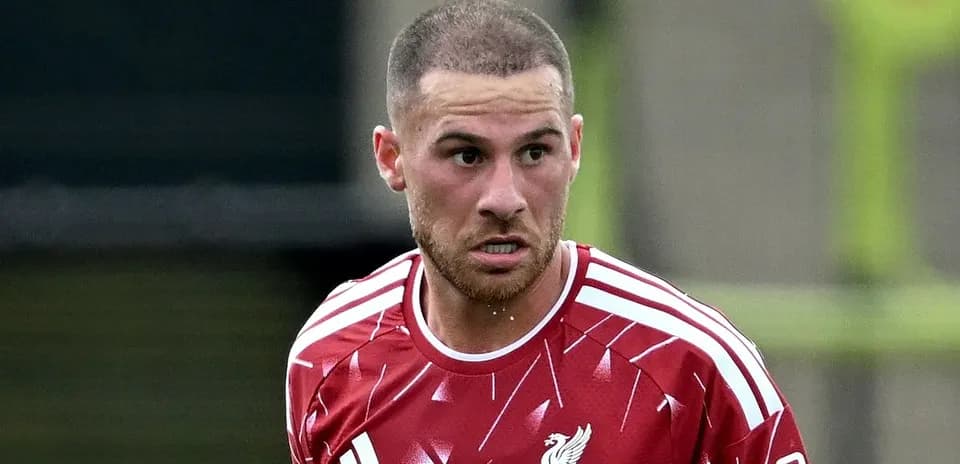 Jugador de Liverpool en acción durante un entrenamiento