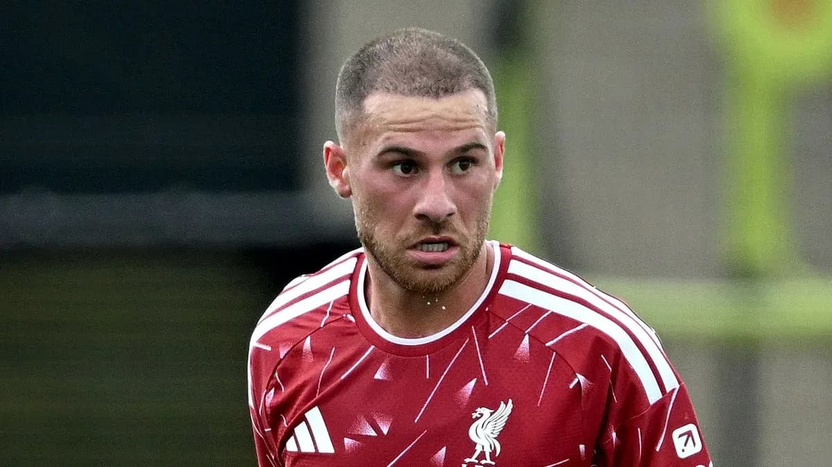 Jugador de Liverpool en acción durante un entrenamiento