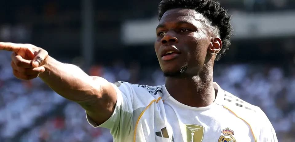 Jugador señalando durante un partido con Real Madrid