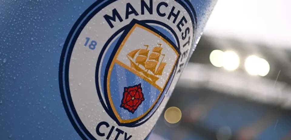Logo de Manchester City con gotas de agua