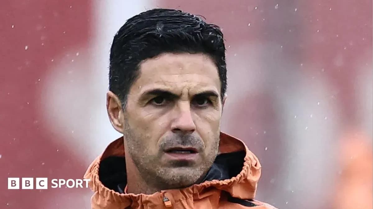 Entrenador observando durante la sesión de entrenamiento