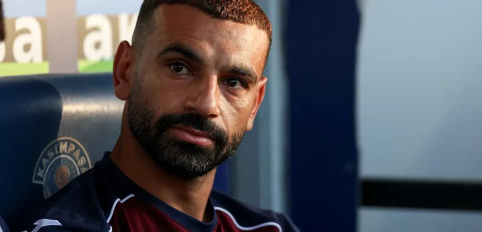 Jugador sentado en el banquillo de Kasımpaşa