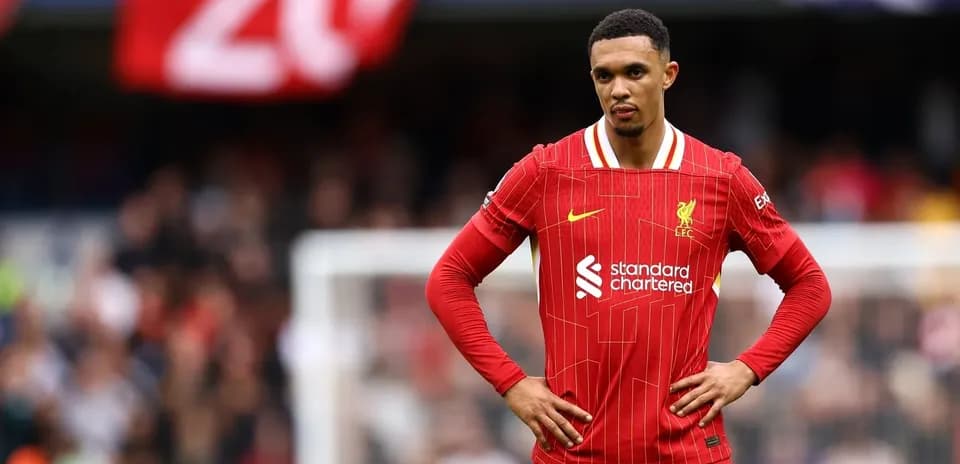 Jugador de Liverpool en el campo durante el partido