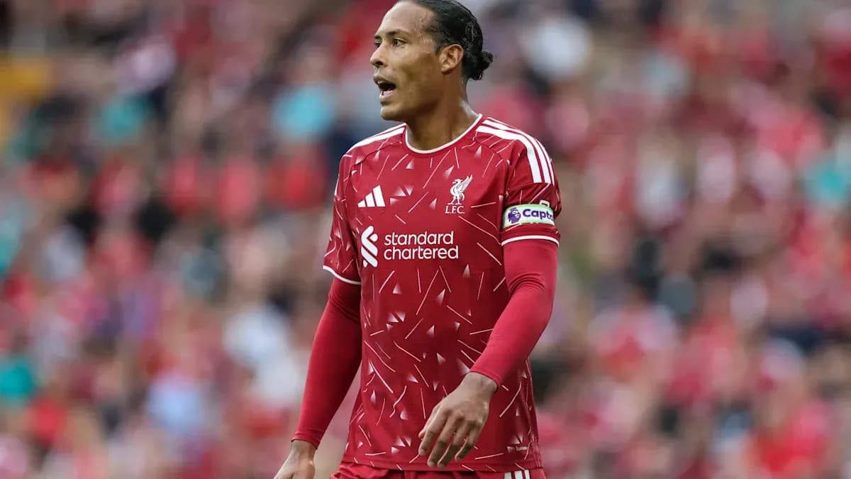 Jugador de Liverpool en acción durante el partido
