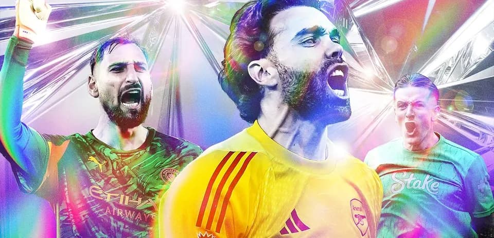 Tres porteros de fútbol celebrando con entusiasmo