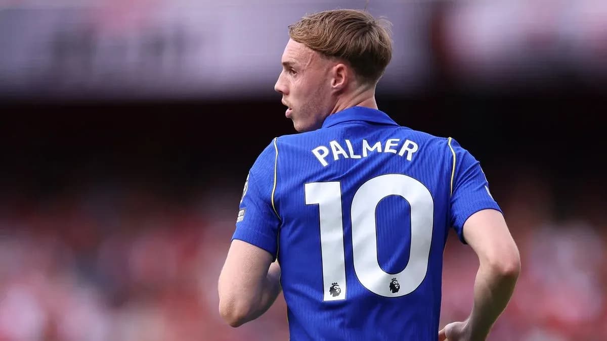Jugador con camiseta azul y número 10 en partido