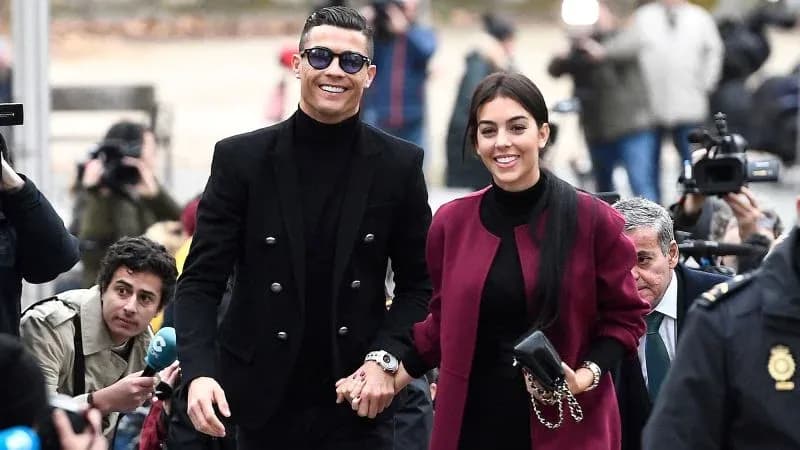 Cristiano Ronaldo y Georgina Rodríguez llegando juntos a un evento