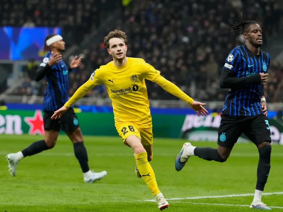 Jugador de Bodo/Glimt celebra un gol