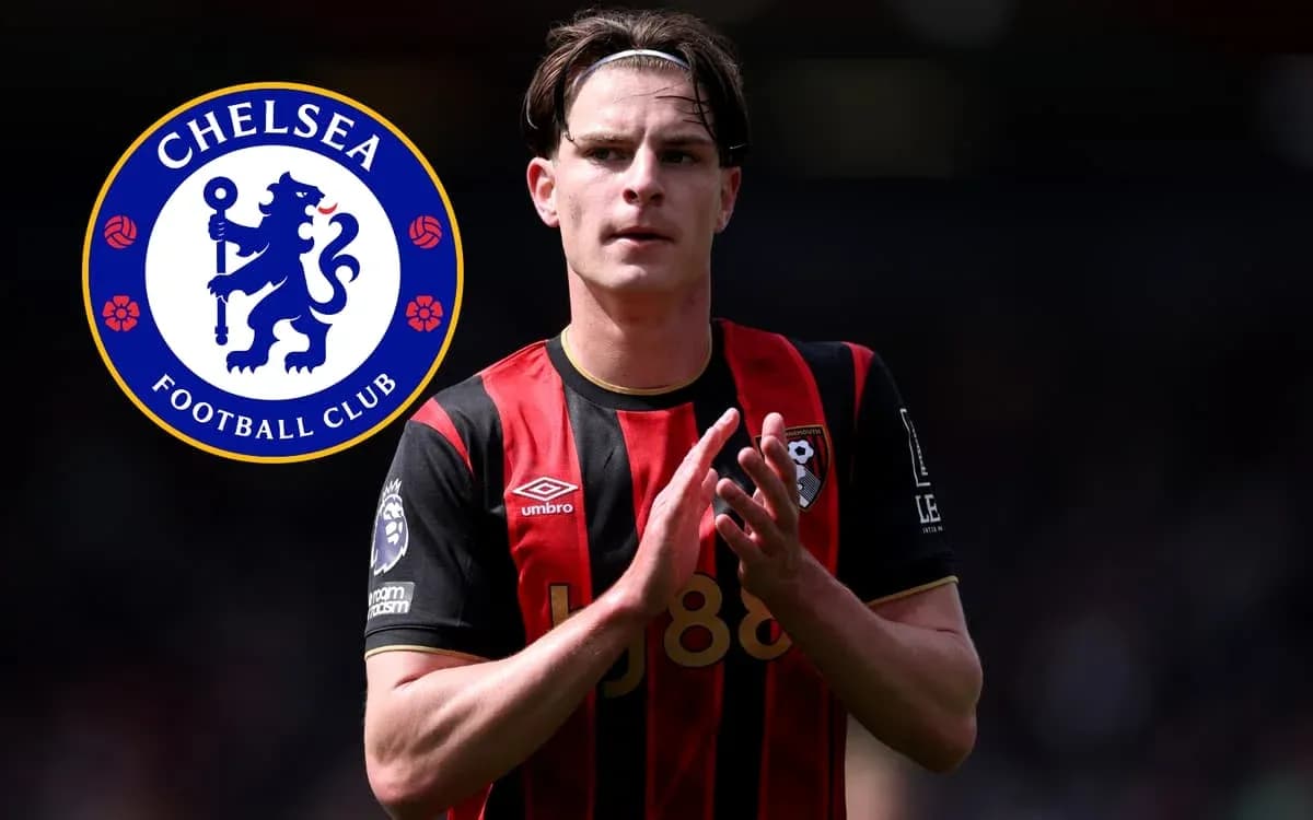 Jugador aplaudiendo con camiseta de Bournemouth