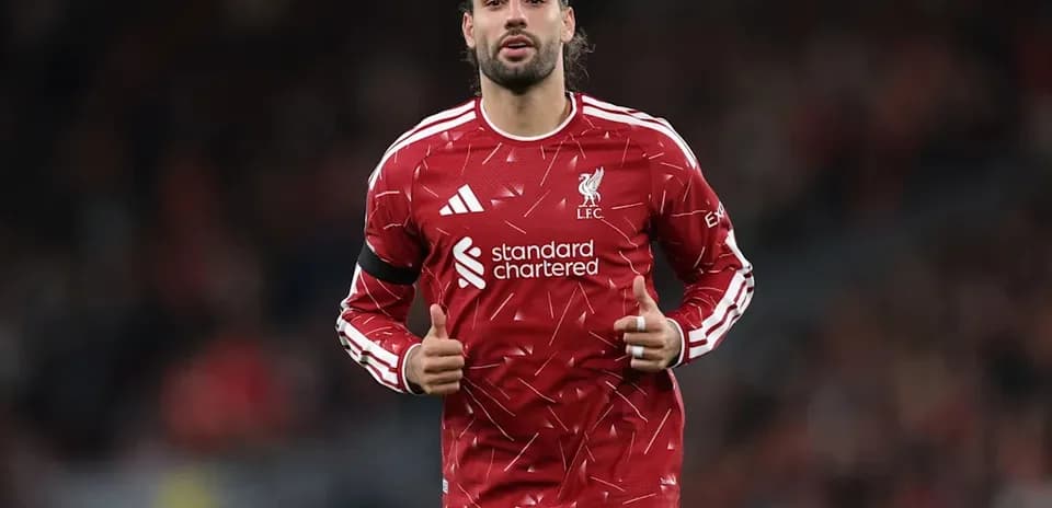 Jugador de Liverpool en calentamiento en el estadio