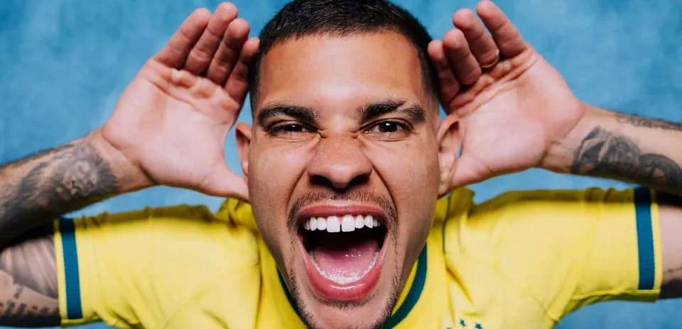 Jugador de Brasil haciendo una expresión divertida