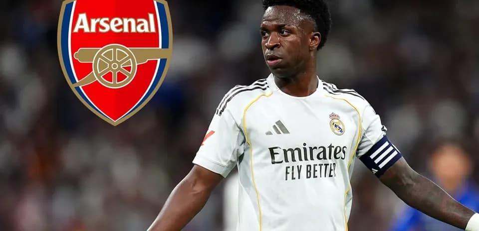 Jugador de Real Madrid con camiseta blanca en acción