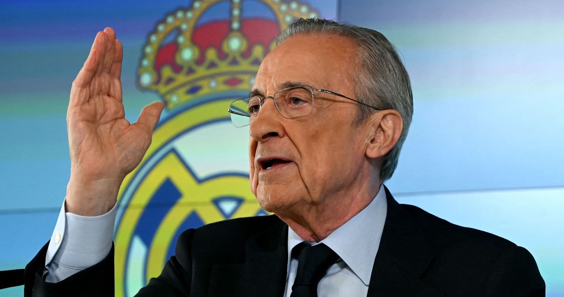 Presidente del Real Madrid hablando en conferencia de prensa