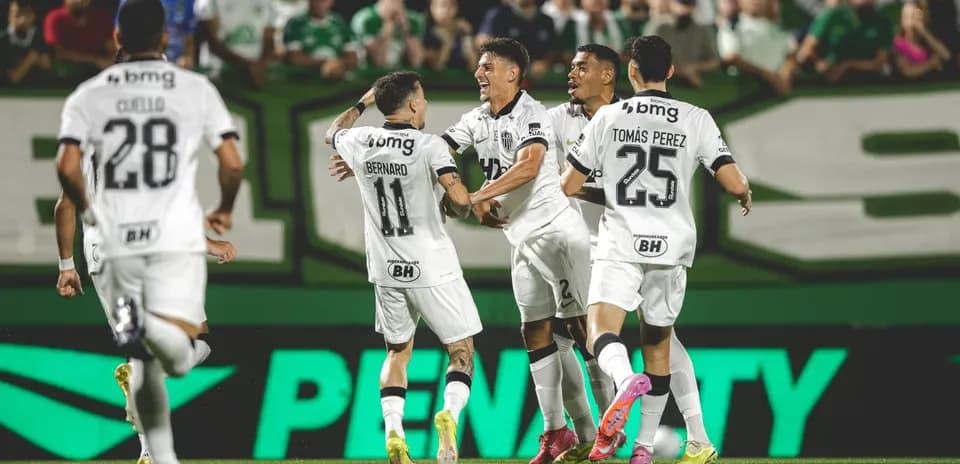 Jugadores de Atletico-MG celebrando un gol