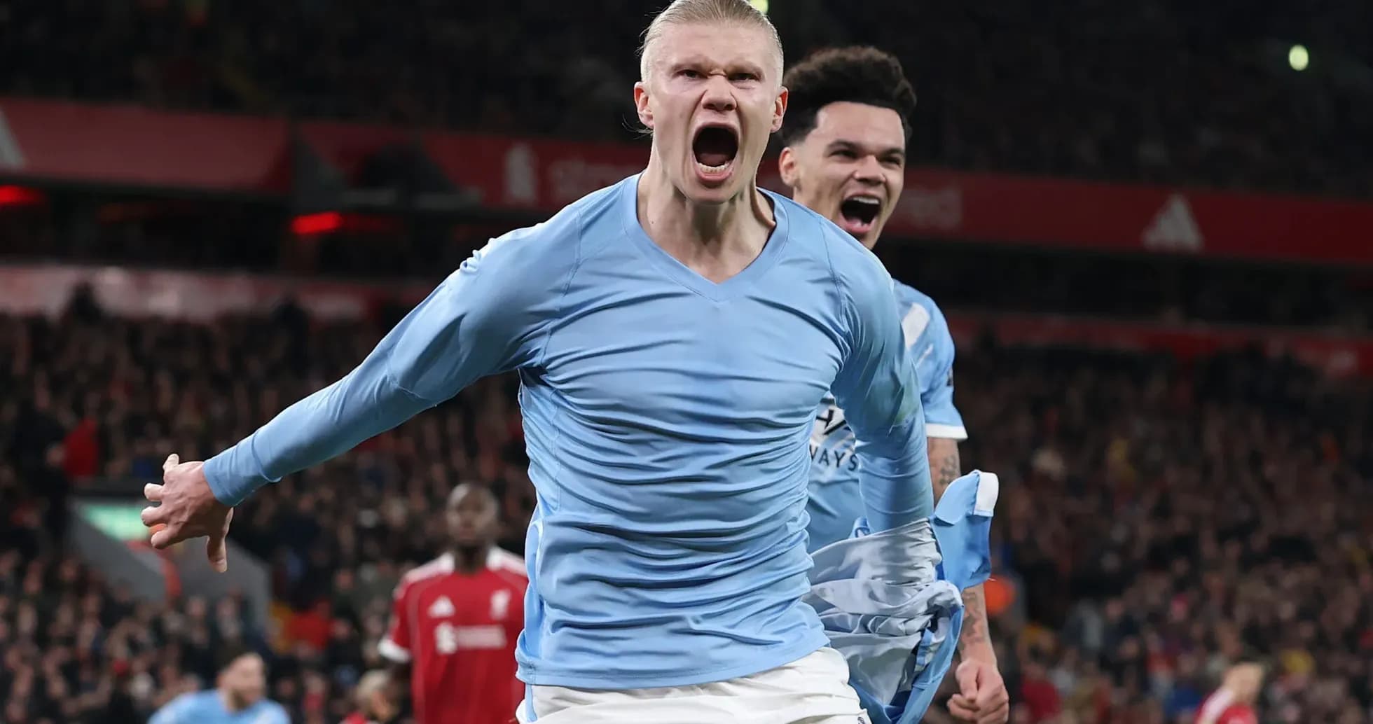 Erling Haaland celebrando un gol contra Liverpool