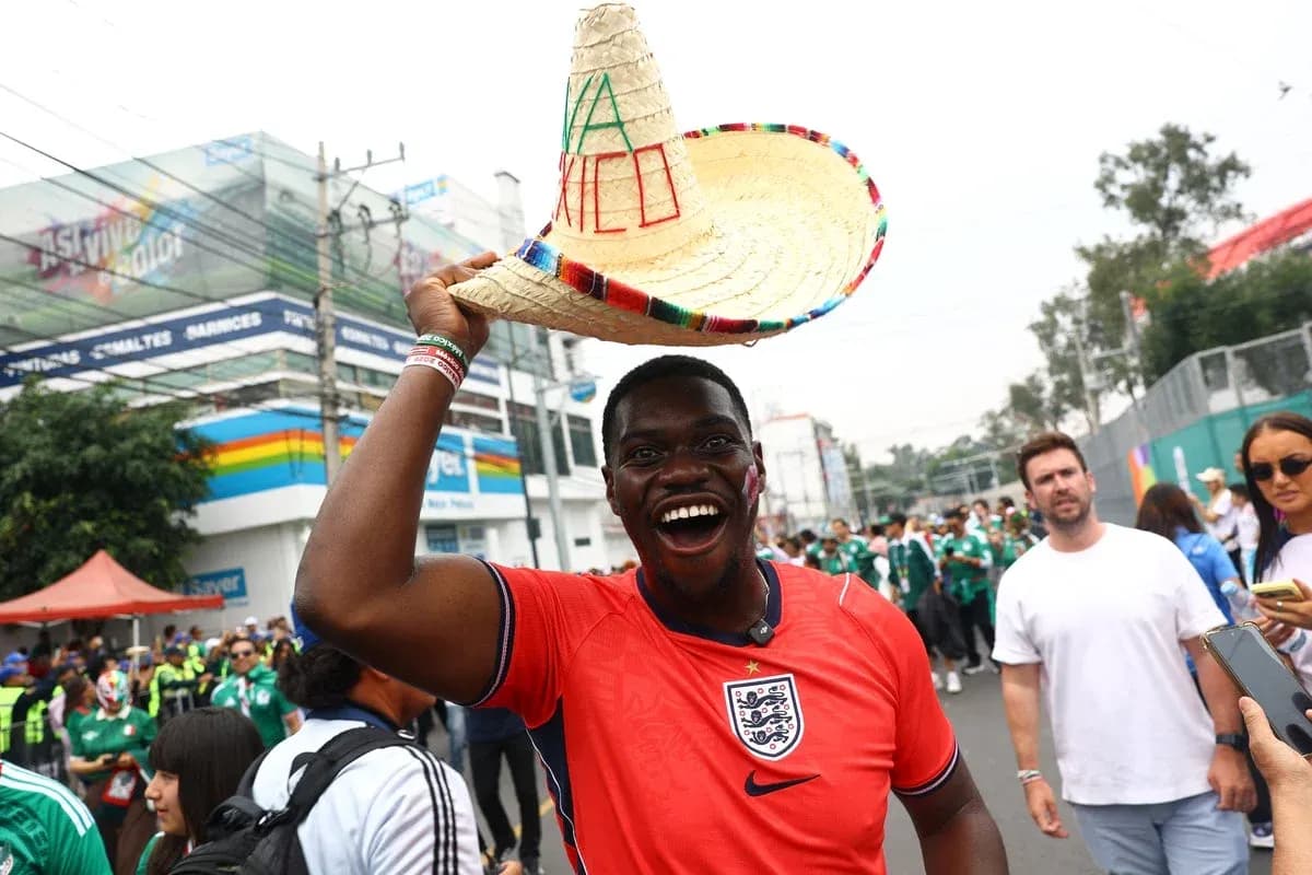 Afanoso con sombrero mexicano en evento deportivo