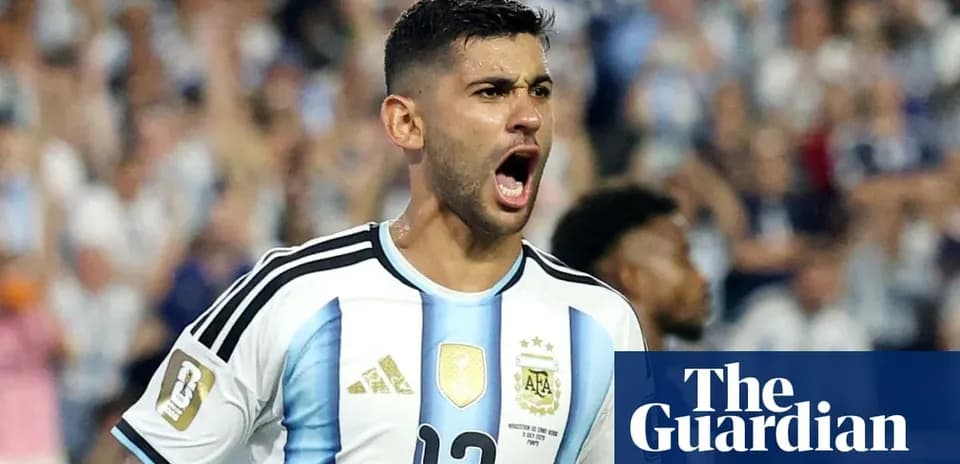 Jugador argentino celebrando en el estadio durante partido