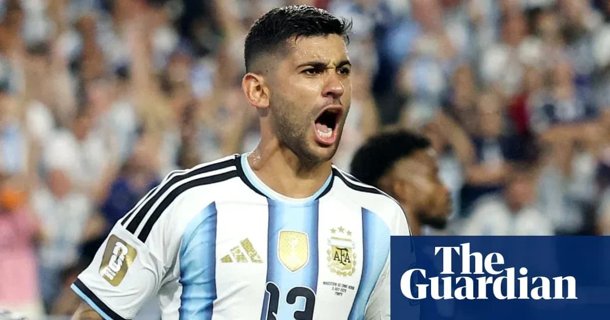 Jugador argentino celebrando en el estadio durante partido