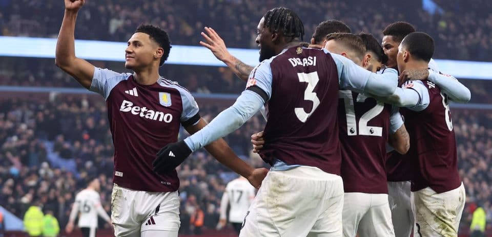 Jugadores de Aston Villa celebrando un gol