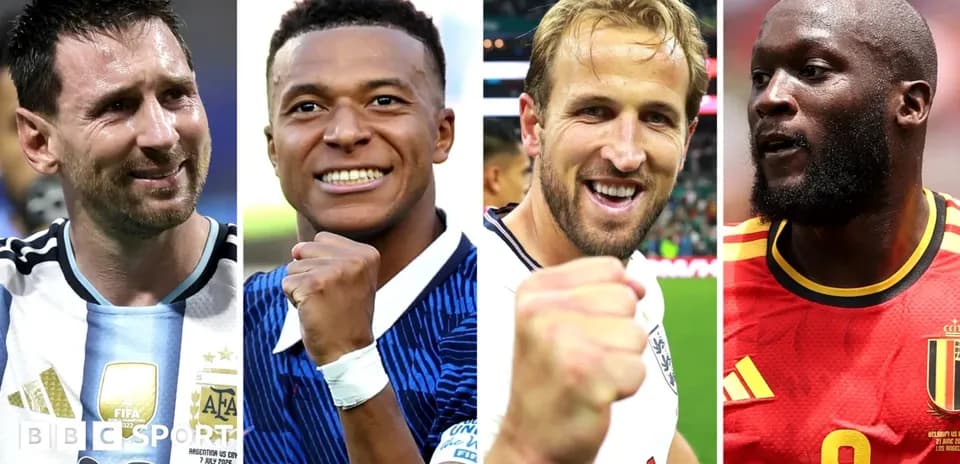 Cuatro futbolistas celebrando con el puño cerrado
